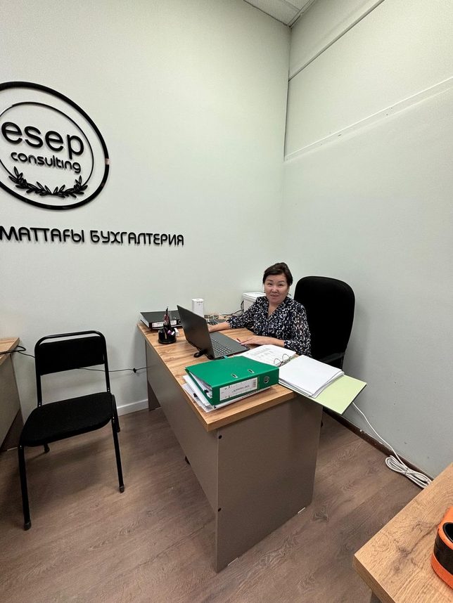 Сотрудница ESEP CONSULTING на рабочем месте